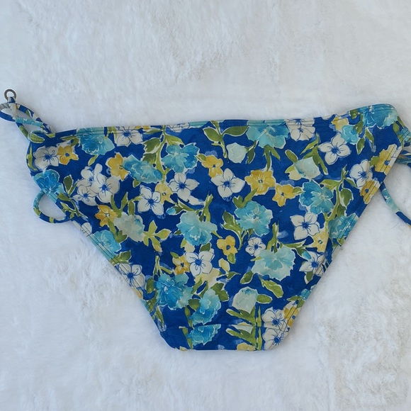 Gilly Hicks Floral Bikini bottom with adjustable keyhole sides - Picture 2 of 5